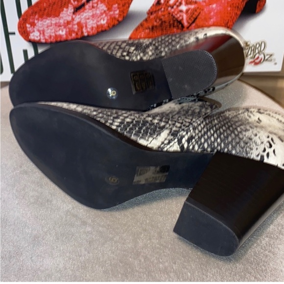 🆕Jeffrey Campbell Snakeskin Booties - Picture 5 of 9